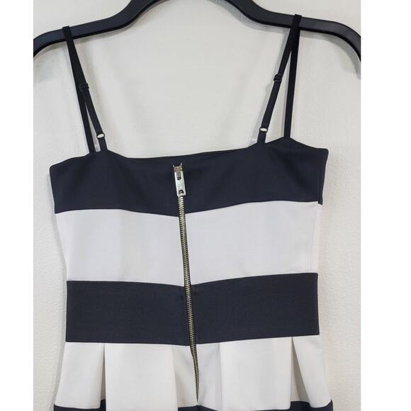 RInaScimento Dress Womens Medium Pleated Black & White Mini Basic Sleek Sexy - Picture 3 of 9